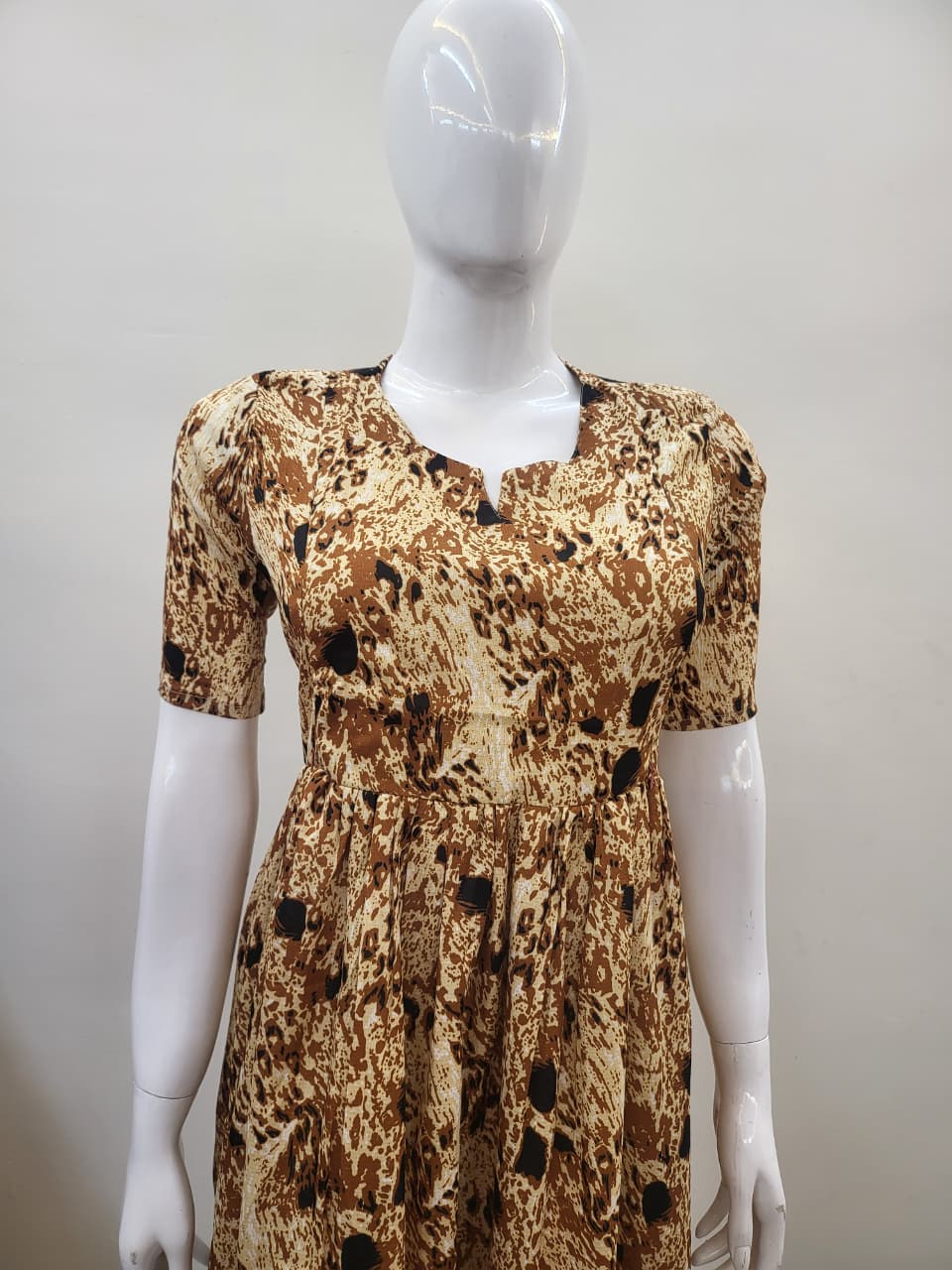 Delta crepe feeding Kurtis cream tiger