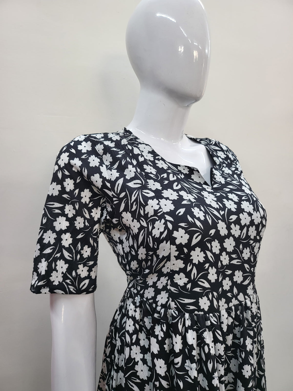 Delta crepe feeding Kurtis black