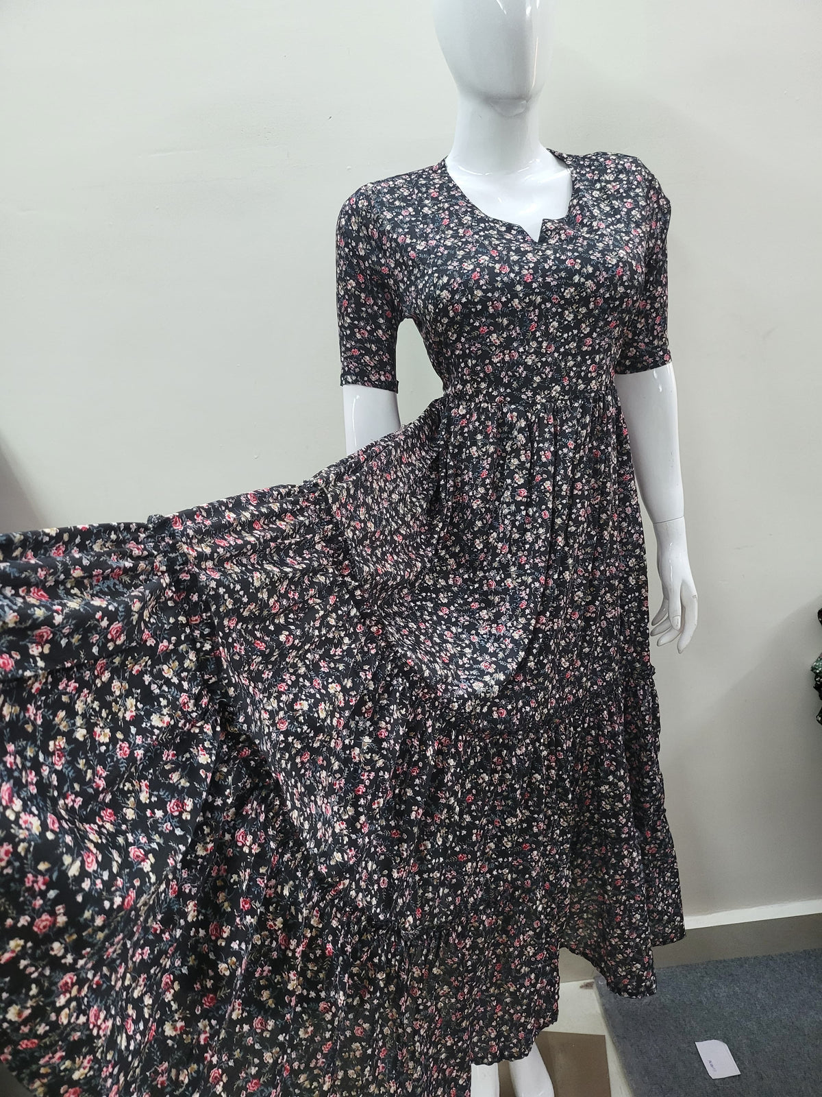 Delta crepe feeding Kurtis small blck