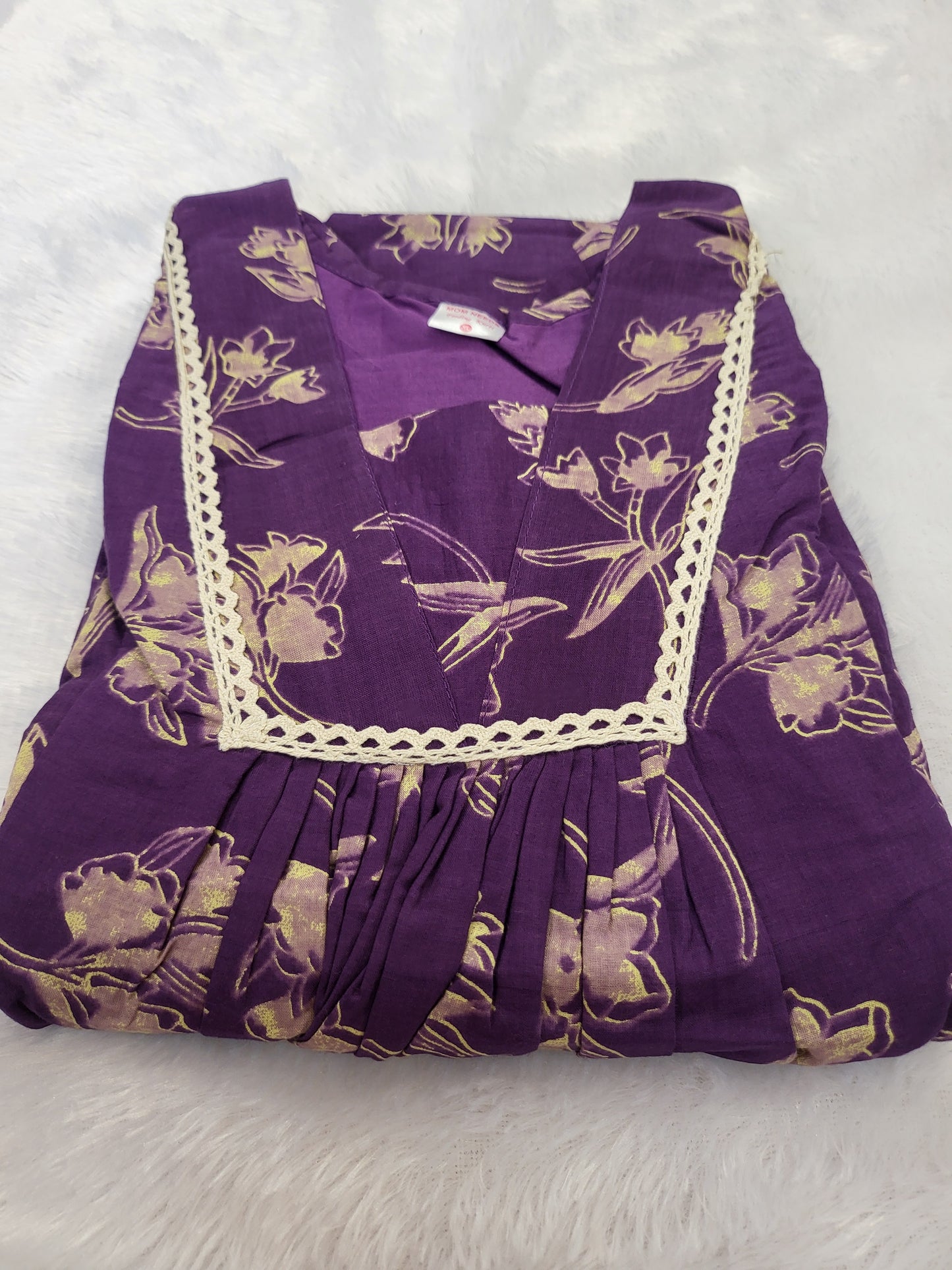 A line lace feeding purple