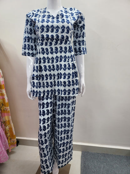 Feeding co ord sets wht/ blu