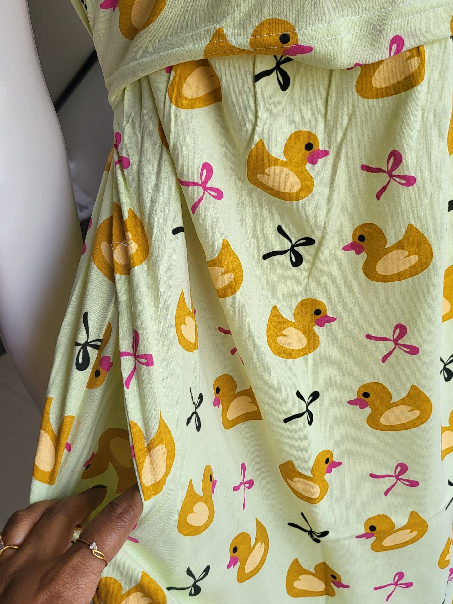 Zipless feeding duck