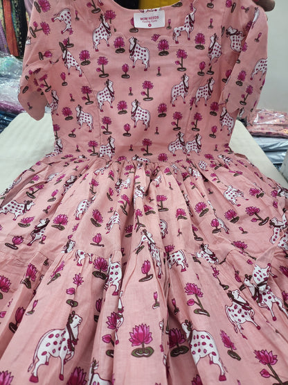 Pichvai print feeding pink