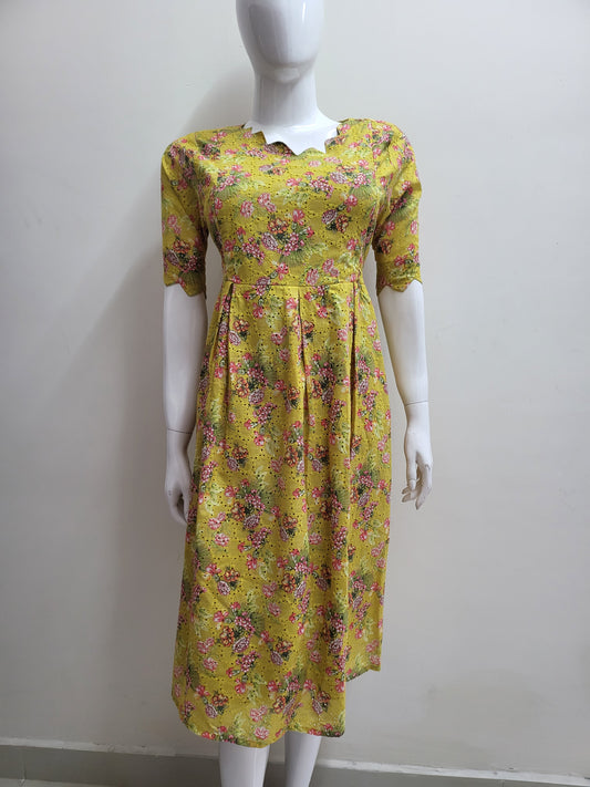 Hakoba feeding yellow 💛