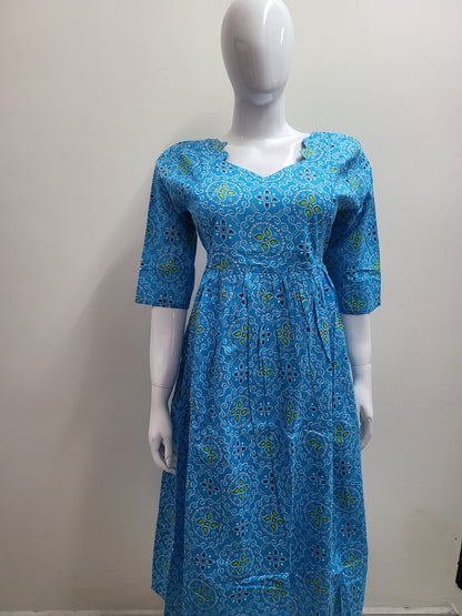 Feeding frock bluedots