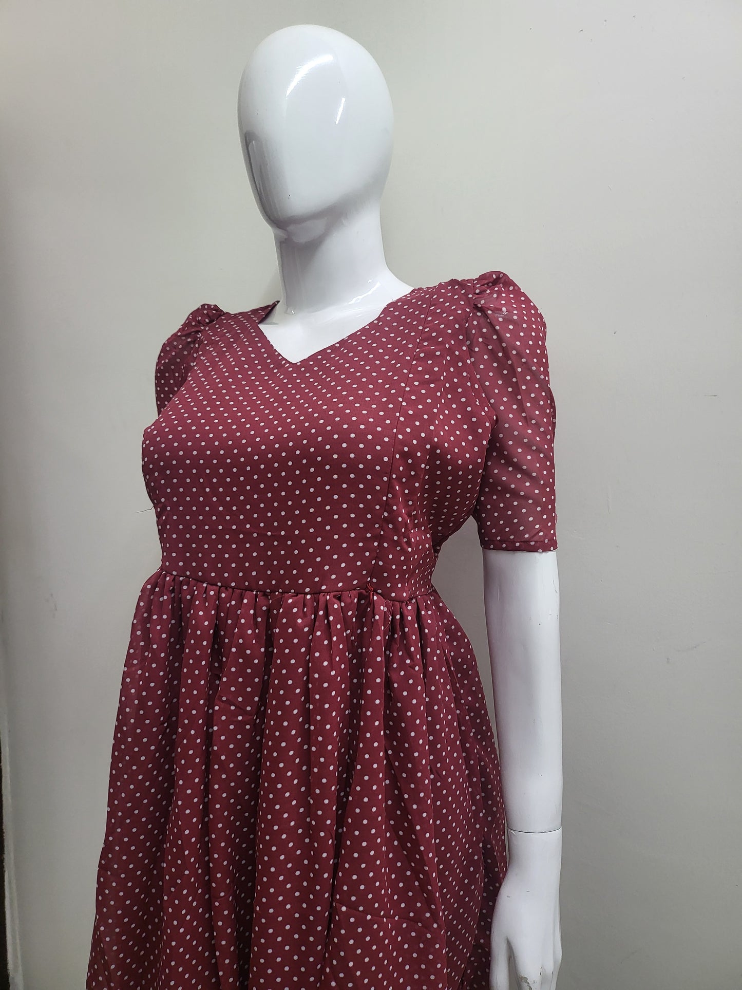 Gorgette Feeding meroon