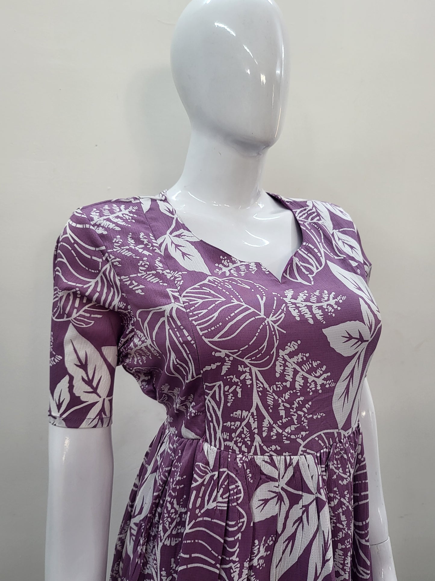 Deltacrepe feeding dresses lav
