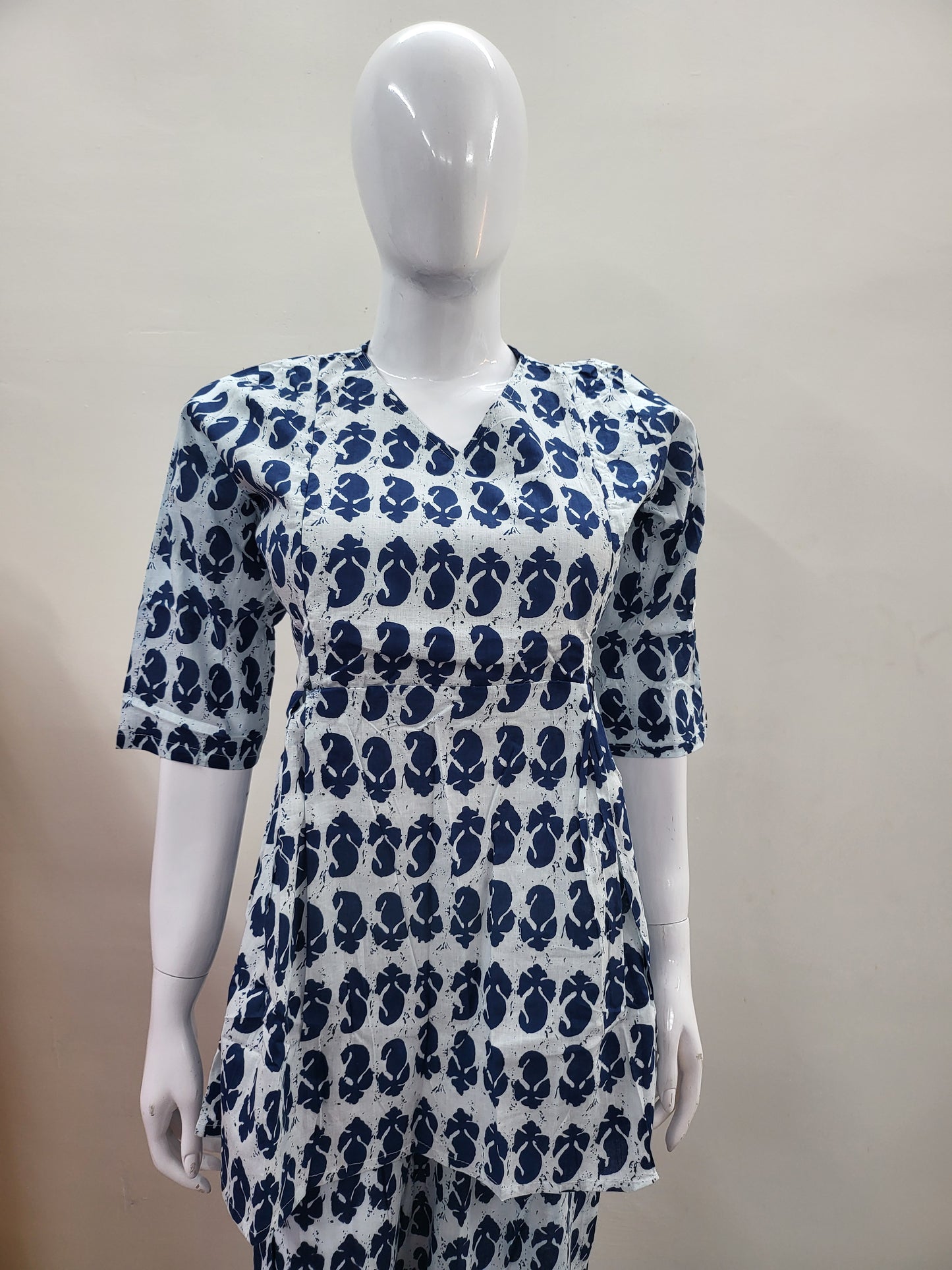 Feeding co ord sets wht/ blu