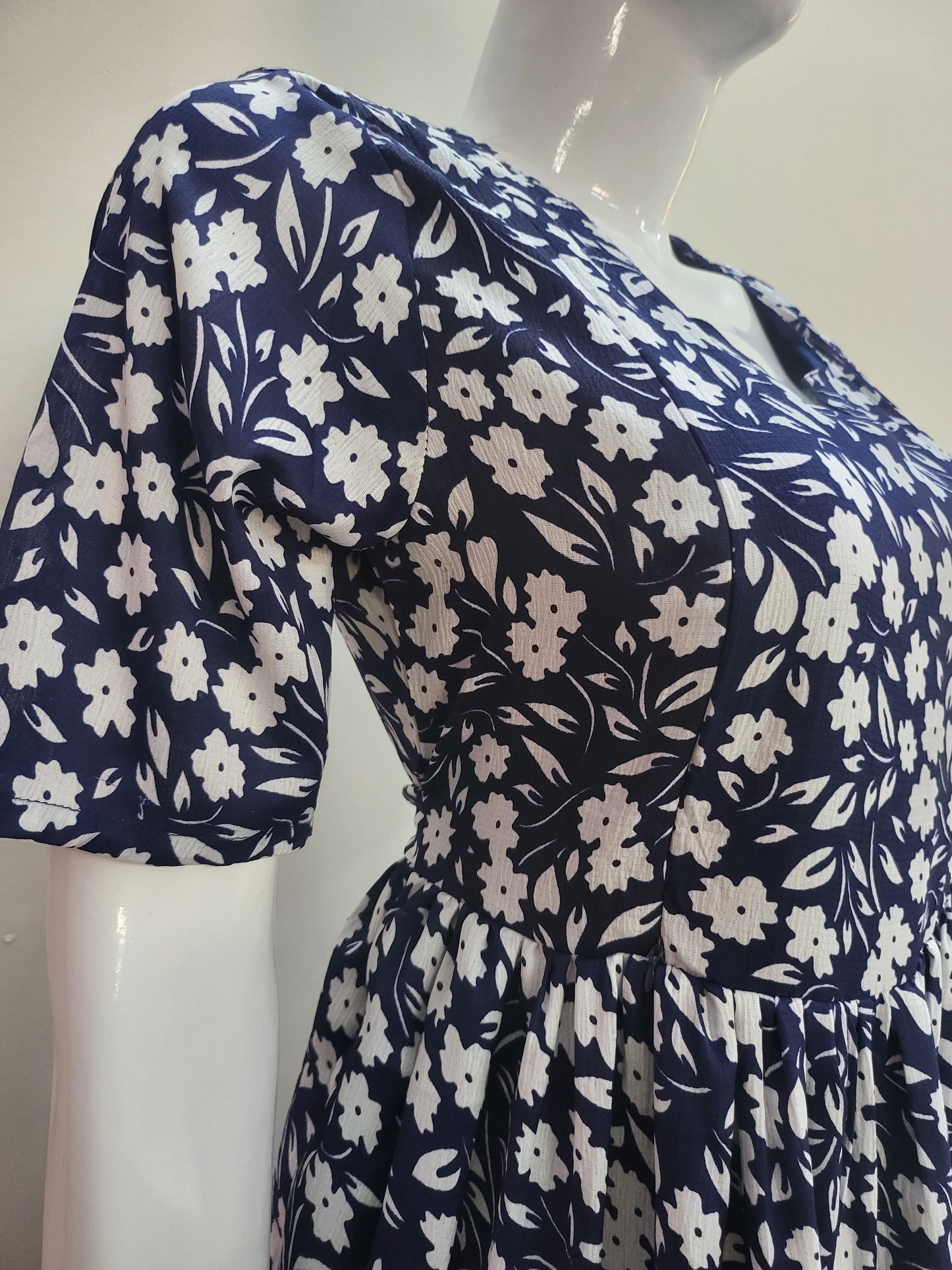 Delta crepe feeding Kurtis blu/ wht
