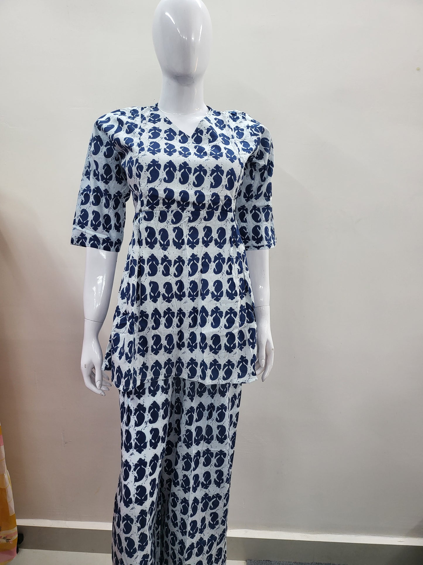 Feeding co ord sets wht/ blu
