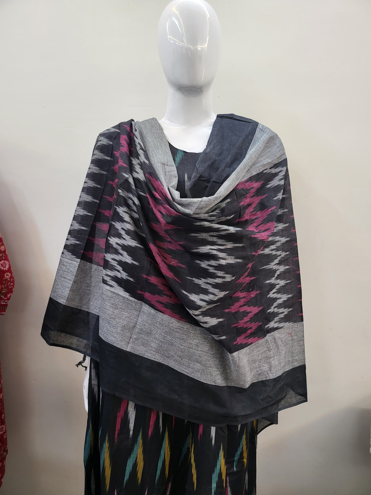 Ikkat 2pc set feeding black stripes
