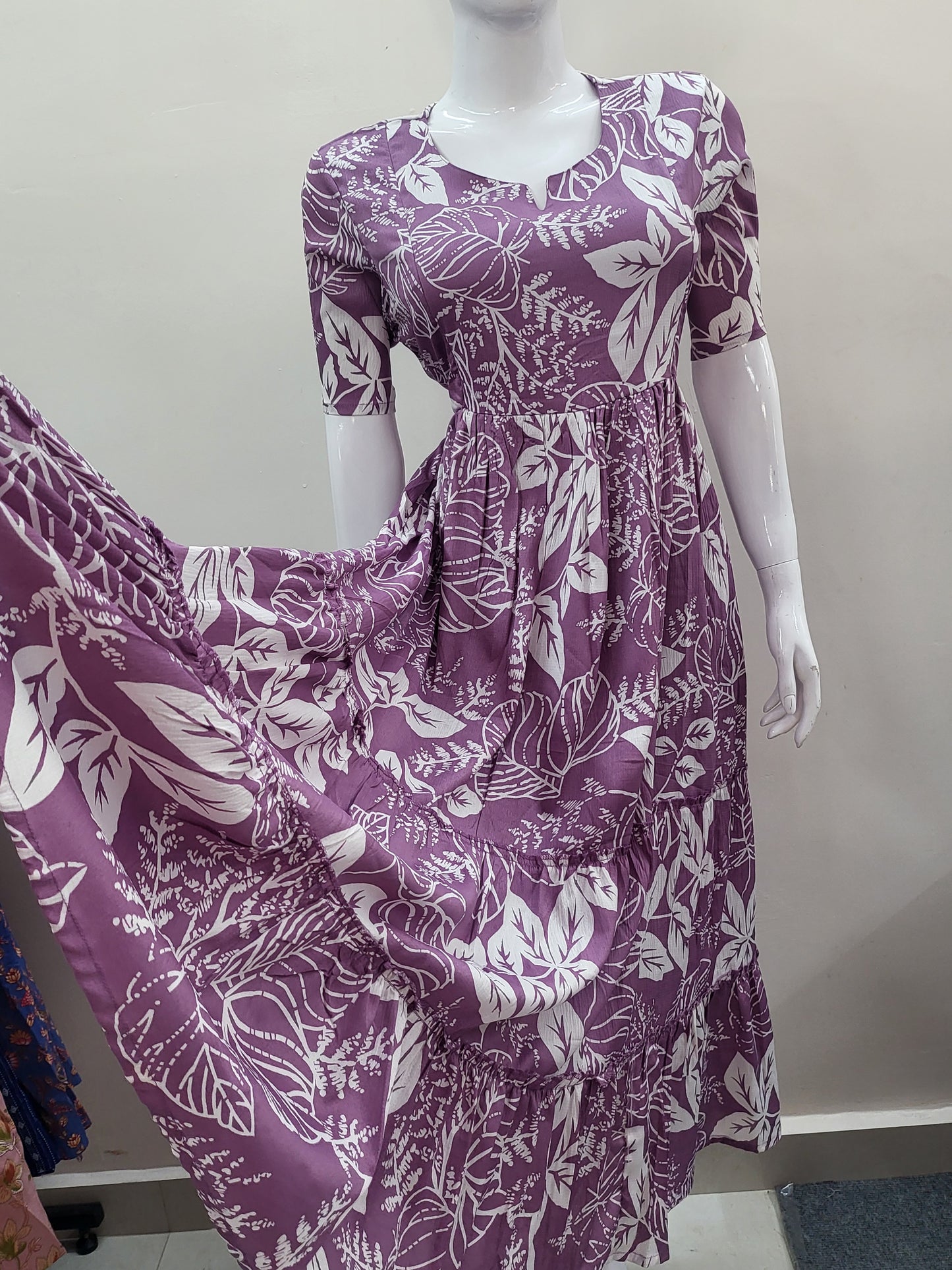 Deltacrepe feeding dresses lav