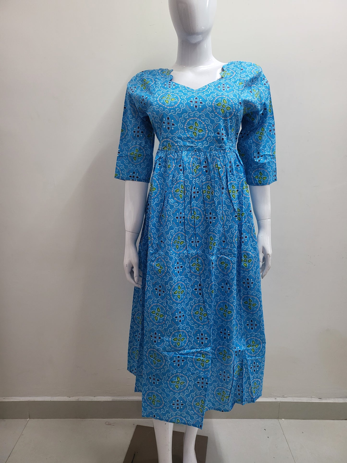 Feeding frock bluedots