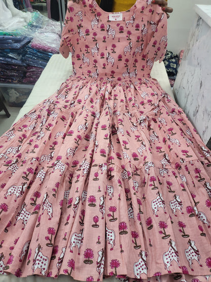 Pichvai print feeding pink